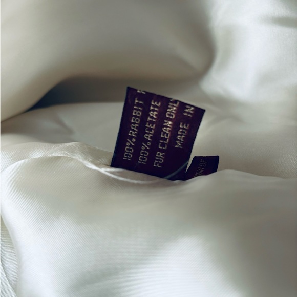 S&M Blazer fur ivory. Hook & loop close, lined pkts, acrylic lining. Sz S/M. - Picture 6 of 9